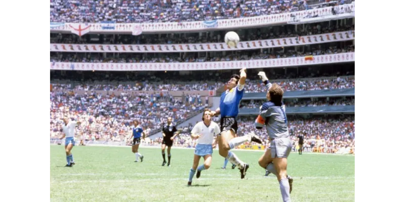 Tiểu sử của Diego Maradona và Huyền thoại bóng đá