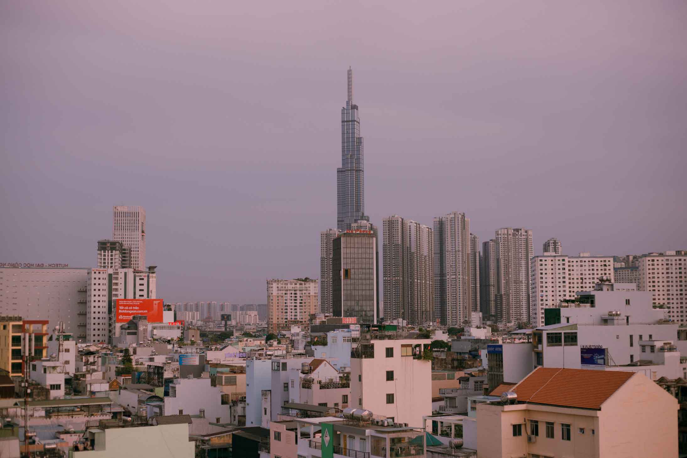 Chạng Vạng Rooftop Hàng Xanh